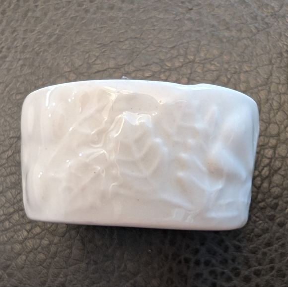 White Ceramic Leaf Napkin Ring Holders Set 5 Fall Country Classics Holiday Chic - Picture 7 of 12